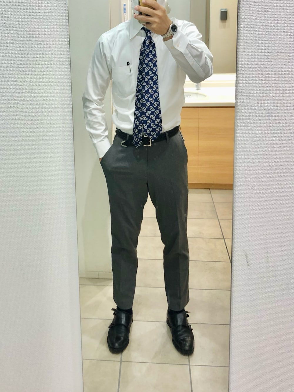 「出勤」｜「FRANCO BASSIのアイテム（ネクタイ、ブルー系）」を使った、RTさん（メンズ・177cm）の秋コーディネートの1枚目の写真
