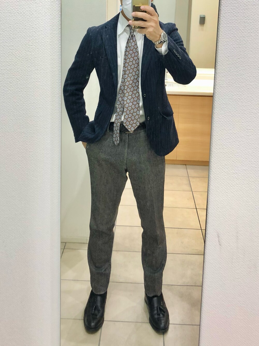 「出勤、ジャケパン」｜「URBAN RESEARCH DOORS MENSのアイテム（ネクタイ、ブラウン系）」を使った、RTさん（メンズ・177cm）の秋コーディネートの1枚目の写真