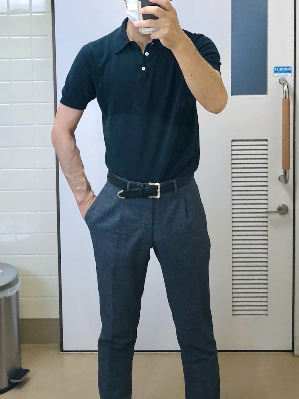 「出勤、クールビズ」｜「BEAMS Fのアイテム（ポロシャツ、ブラック系）」を使った、RTさん（メンズ・177cm）の夏コーディネートの1枚目の写真