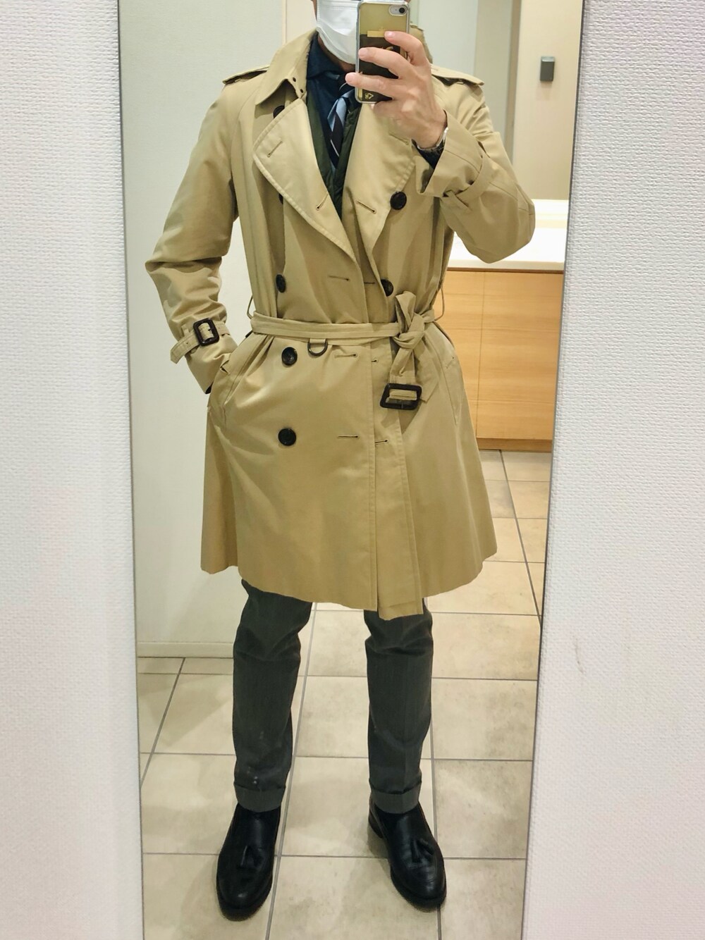 「出勤、トレンチコート」｜「BRICK HOUSE by TOKYO SHIRTのアイテム（ネクタイ、ブルー系）」を使った、RTさん（メンズ・177cm）の冬コーディネートの1枚目の写真