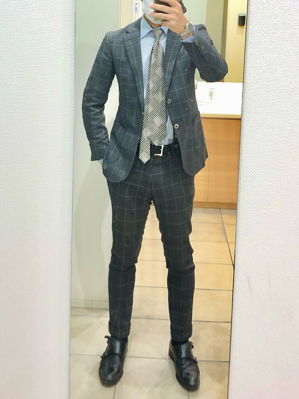 「出勤、グレンチェック、ウインドペン」｜「FRANCO BASSIのアイテム（ネクタイ、グレー系）」を使った、RTさん（メンズ・177cm）の冬コーディネートの1枚目の写真