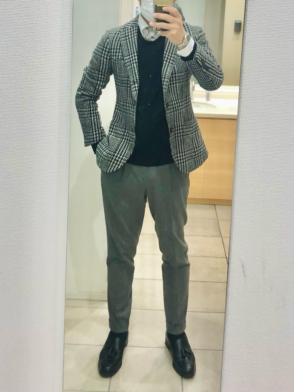 「出勤、グレンチェック」｜「FRANCO BASSIのアイテム（ネクタイ、グレー系）」を使った、RTさん（メンズ・177cm）の秋コーディネートの1枚目の写真