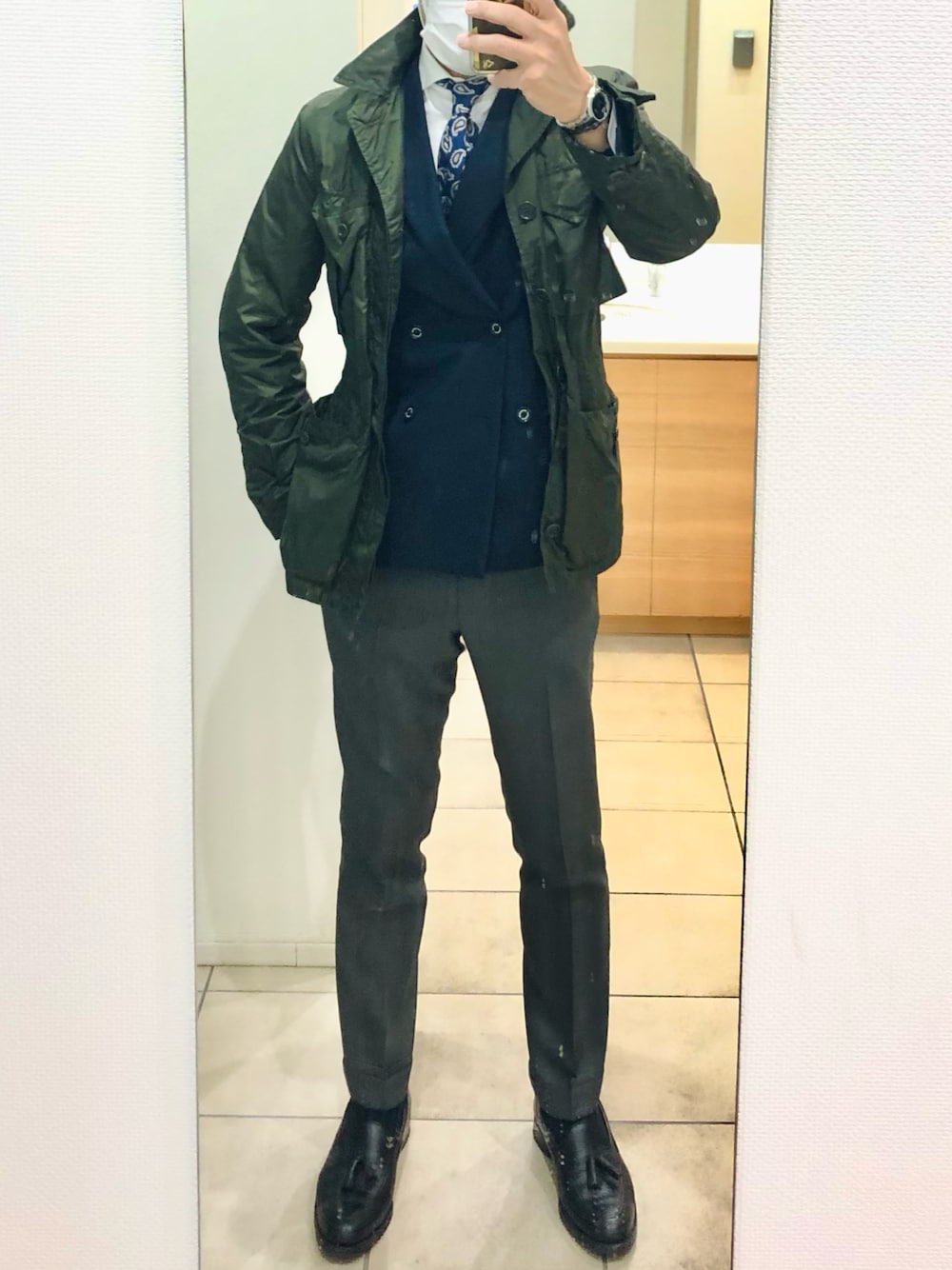 「出勤」｜「FRANCO BASSIのアイテム（ネクタイ、ブルー系）」を使った、RTさん（メンズ・177cm）の春コーディネートの1枚目の写真