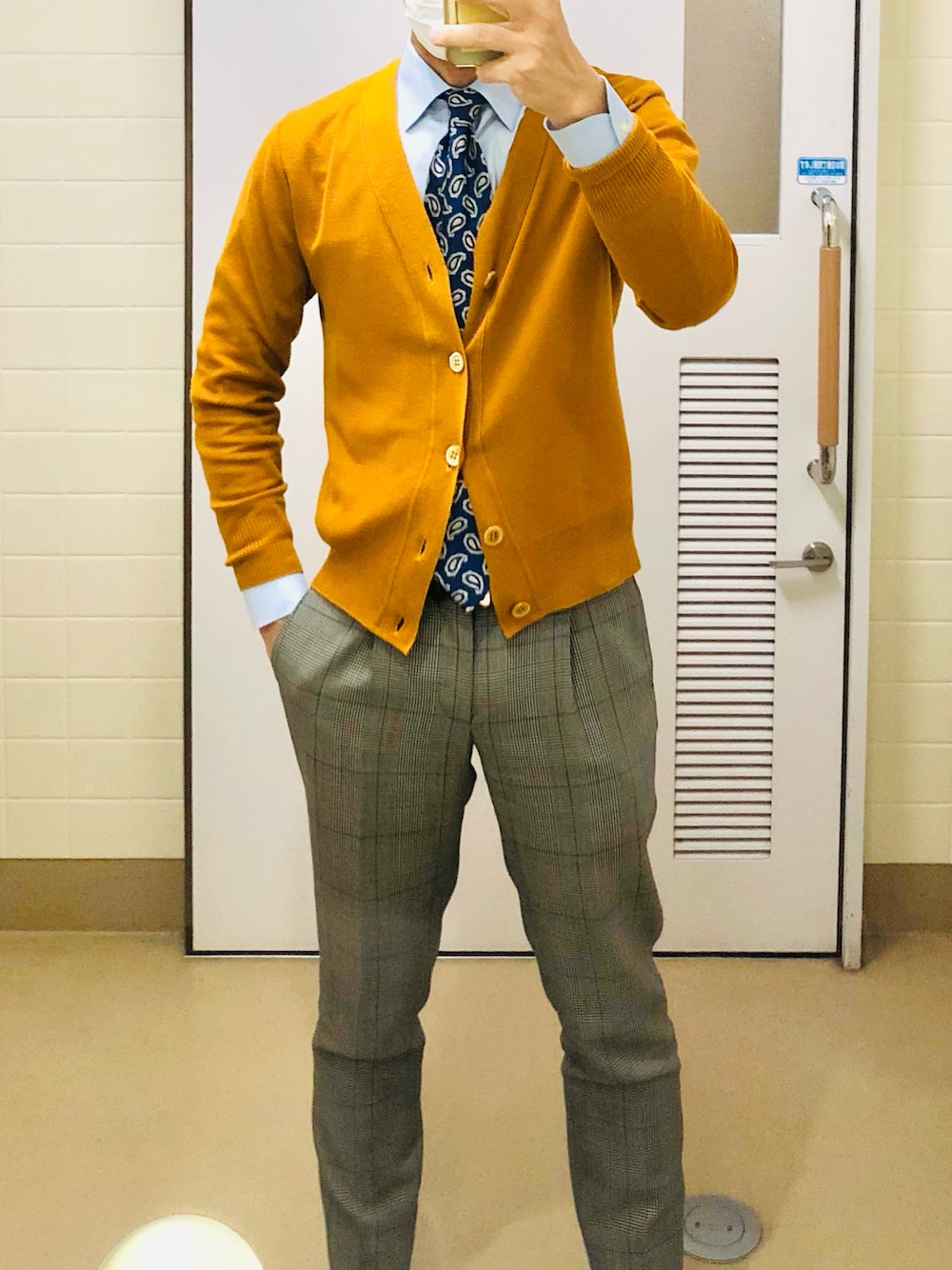 「ウォームビズ」｜「FRANCO BASSIのアイテム（ネクタイ、ブルー系）」を使った、RTさん（メンズ・177cm）の冬コーディネートの1枚目の写真