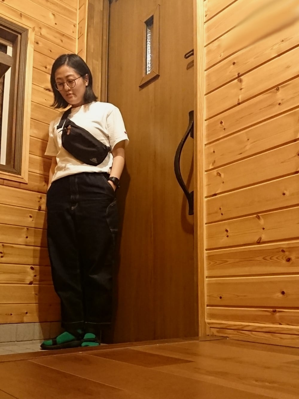 「Champion、gohemp、Gregory、gshock、teva、ファミマ靴下、緑、白Tシャツ」｜「GOHEMPのhigh explorer pants（パンツ、ブルー系）」を使った、kaz_uさん（レディース・158cm）の春コーディネートの1枚目の写真