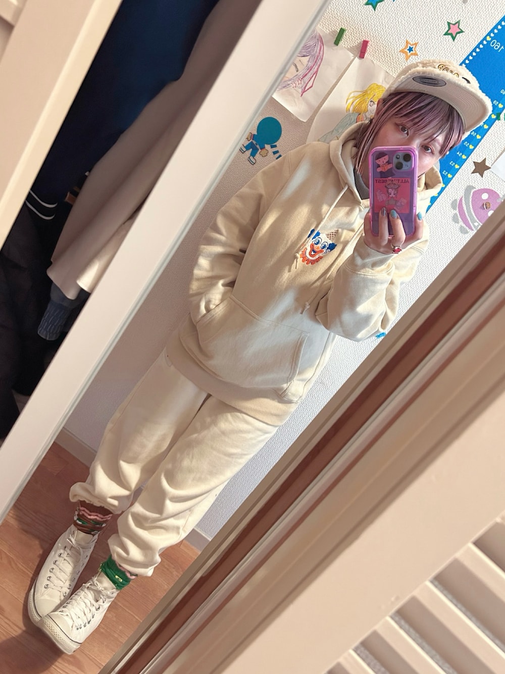 「adidasのバレンタインデー パンツ / アディダスオリジナルス（ジェンダーニュートラル）（スウェットパンツ、ホワイト系）」を使った、◎みお◎さん（レディース・150cm）の冬コーディネートの1枚目の写真