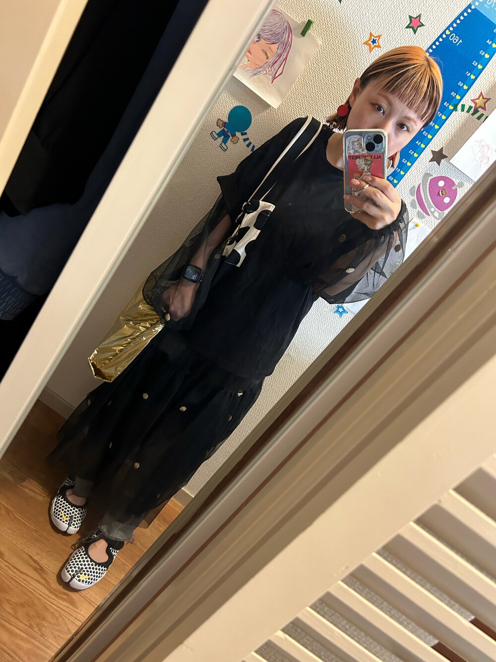 「ドット、ZARA、UNIQLO、marimekko、NIKE、エアリフト、threeppy、ブラック、ゴールド、派手髪、水玉」｜「UNIQLO×marimekkoのアイテム（Tシャツ/カットソー、ブラック系）」を使った、◎みお◎さん（レディース・150cm）の夏コーディネートの1枚目の写真