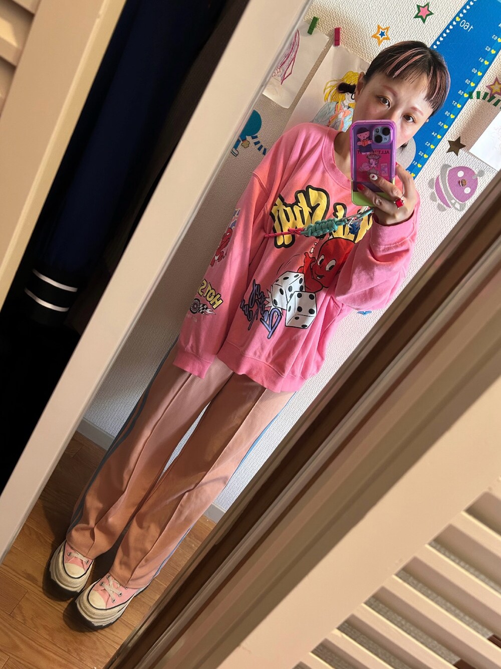 「CONVERSE ALL STARのアイテム（スニーカー、ピンク系）」を使った、◎みお◎さん（レディース・150cm）の秋コーディネートの1枚目の写真