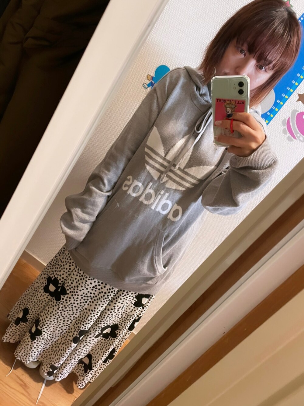 「低身長、低身長コーデ、低身長女子、グレー、モノトーン、ピンク、オールスター、adidas」｜「adidasのアイテム（ニット/セーター、グレー系）」を使った、◎みお◎さん（レディース・150cm）の冬コーディネートの1枚目の写真