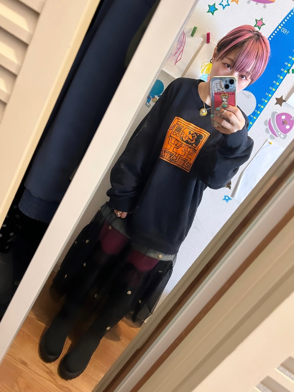 「低身長、低身長女子、COACH、キースへリング、ミッキー、UNIQLO、ロングブーツ、ZARA」｜「UNIQLOのアイテム（スウェット、ブラック系）」を使った、◎みお◎さん（レディース・150cm）の秋コーディネートの1枚目の写真