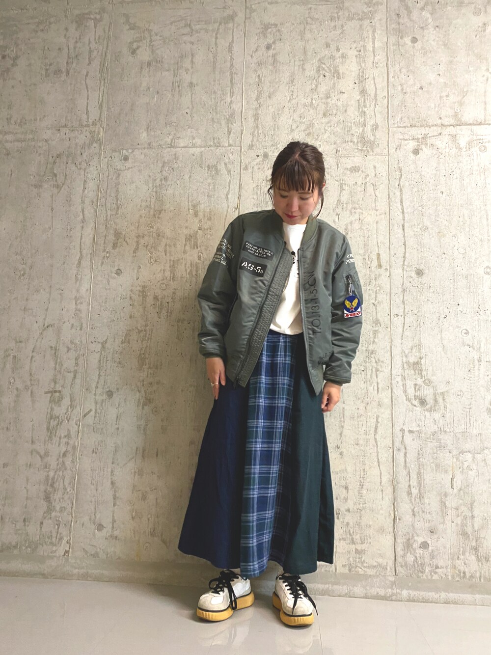 「休日スタイル、ootd、ラフコーデ、カジュアルコーデ、ママコーデ、ゆるコーデ、オトナカジュアル、秋コーデ、スカートコーデ、オトナ女子」｜「AVIREXのAVIREX/MICKEY MOUSE 333 T-SHIRT/ アヴィレックス/ミッキーマウス 333 ティーシャツ（Tシャツ/カットソー、ホワイト系）」を使った、ミサミサさん（レディース・160cm）の夏コーディネートの1枚目の写真