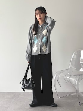 「earth music&ecology（アースミュージックアンドエコロジー）のアイテム（ショルダーバッグ、ブラック系）」を使った、MIKA◎さん（レディース・152cm）の秋コーディネート