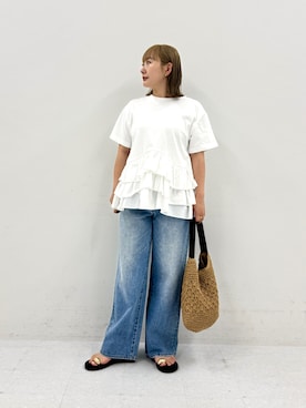 「URBAN RESEARCH Sonny Label（アーバンリサーチサニーレーベル）のペプラムフリルカットソー（Tシャツ/カットソー、ホワイト系）」を使った、satoさん（レディース・156cm）の夏コーディネート
