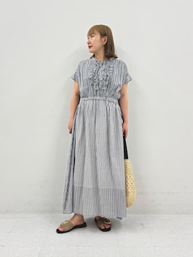 「URBAN RESEARCH Sonny Label(アーバンリサーチサニーレーベル)のドビーストライプフリルシャツワンピース(ワンピース、グレー系)」を使った、satoさん(レディース・156cm)の夏コーディネート