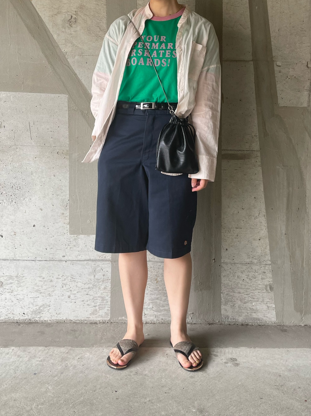 「初夏コーデ、カジュアル、休日スタイル、リンガーTシャツ、ディッキーズ(Dickies)、ハーフパンツ、サンダルソックス、シャツスタイル、カラーコーデ、古着、古着MIX、大学生」｜「FREAK'S STOREのアイテム（Tシャツ/カットソー、グリーン系）」を使った、🦊ですさん（レディース・157cm）の春コーディネートの1枚目の写真