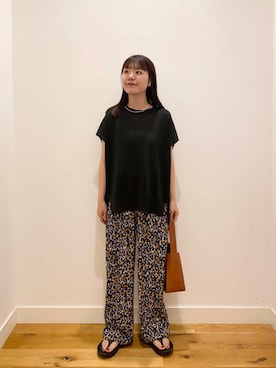 「URBAN RESEARCH DOORS（アーバンリサーチドアーズ）の『接触冷感/吸水速乾/イージーケア』フラワープリントドライタッチリラックスパンツ（その他パンツ）」を使った、せいくらさん（レディース・159cm）の夏コーディネート