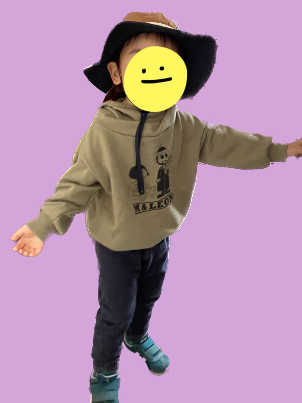 「2歳10ヶ月、キッズコーデ、春コーデ、公園」｜「Ocean&Groundのアイテム（パーカー、ベージュ系）」を使った、bin♂さん（キッズ・80cm）の春コーディネートの1枚目の写真