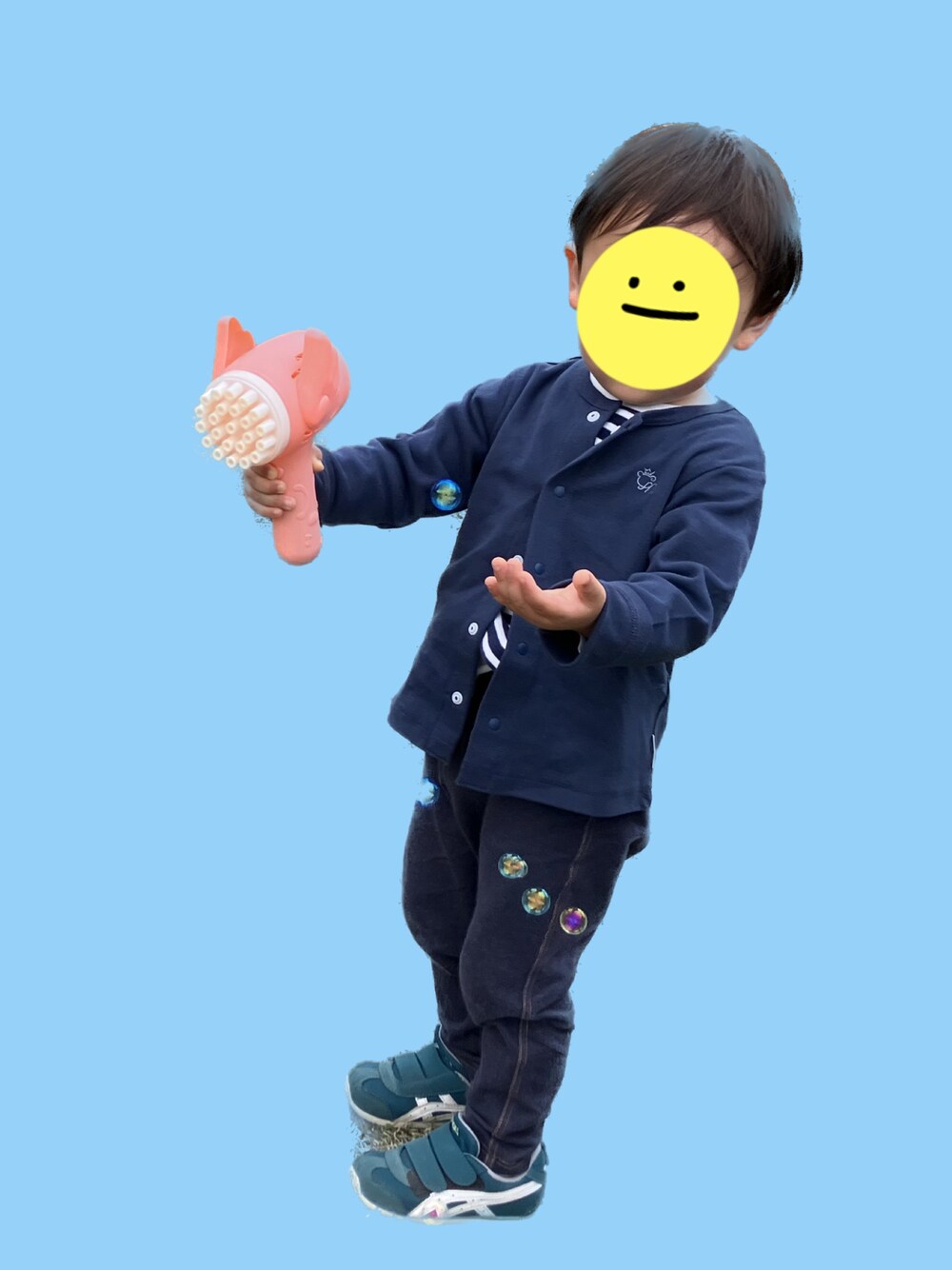「2歳10ヶ月、春コーデ、キッズコーデ、公園」｜「ASICSのasics アシックス 13-155 METID BABY メティッド ベビー 1144A319 300 F GREEN/W（スニーカー、グリーン系）」を使った、bin♂さん（キッズ・80cm）の春コーディネートの1枚目の写真