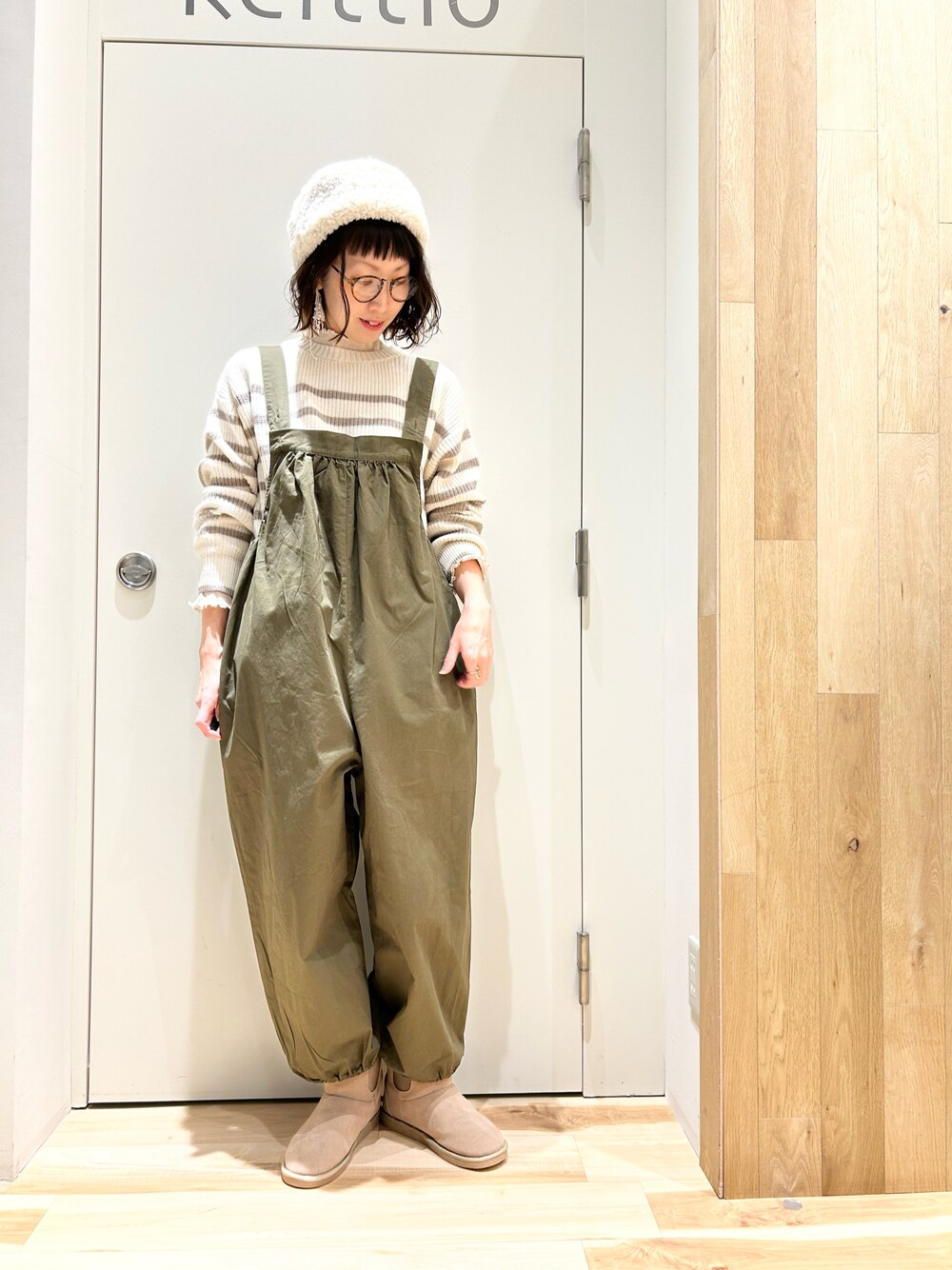 「オトナ女子、冬、サロペット、ボーダー、おしゃれさんと繋がりたい、ママファッション、高身長女子、ナチュラル、大人コーデ、ニット、サマンサ モスモス(Samansa Mos2)、サマンサモスモス、Samansa Mos2、SM2、イオンモールとなみ」｜「Samansa Mos2のシアーリブ配色メローカットソー（Tシャツ/カットソー、ホワイト系）」を使った、タブンネさん（レディース・166cm）の冬コーディネートの1枚目の写真