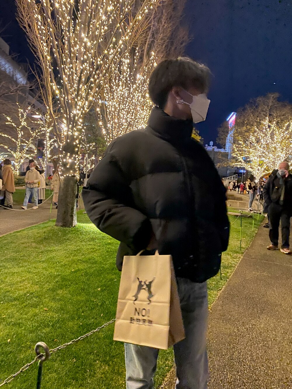 「冬コーデ、シンプル、デニムパンツ、いいね、save、フォローお願いします🤑」｜「American Eagleのアイテム（デニムパンツ、ブルー系）」を使った、いつきさん（メンズ・177cm）の冬コーディネートの1枚目の写真