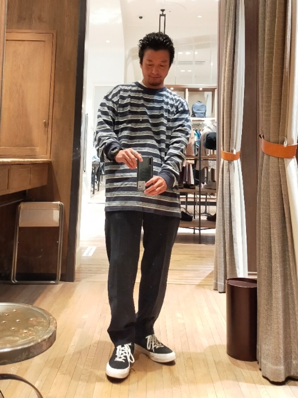 「ロンT、ボーダー、オーバーサイズ、california general store、FILL THE BILL、スラックス、テーパードパンツ、H BEAUTY&YOUTH、スニーカー、converse、オトナカジュアル、シンプル、大人コーデ」｜「California General Storeのアイテム（Tシャツ/カットソー、その他）」を使った、D.nakamuraさん（メンズ・170cm）の秋コーディネートの1枚目の写真