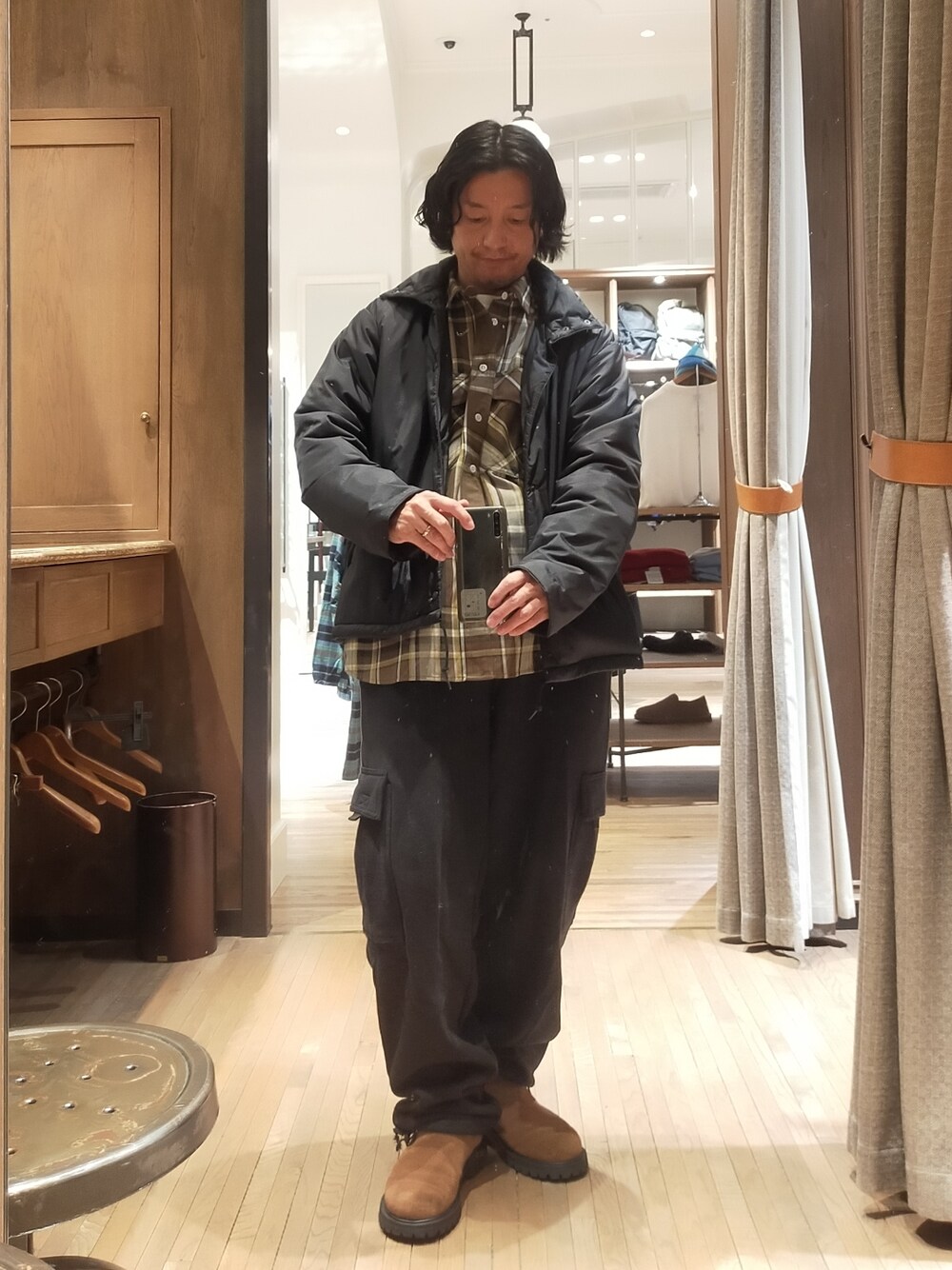 「アウター、UNUSED、シャツ、DAIWAPIER39、スウェット、PRO CLUB、サイドゴアブーツ、blundstone、オトナカジュアル、シンプル、ootd、冬コーデ、今日のコーデ」｜「UNUSEDのアイテム（ジャケット/アウター、ブラック系）」を使った、D.nakamuraさん（メンズ・170cm）の冬コーディネートの1枚目の写真