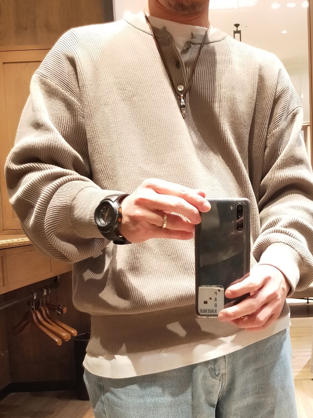 「ヘンリーネック、ニット、crepuscule、デニム、ワイドシルエット、YAECA、スニーカー、reebok、CLUB C、ネックレス、touareg silver、シンプル、大人カジュアル、春コーデ、ootd」｜「crepusculeの【CREPUSCULE / クレプスキュール】 HENRY NECK（ニット/セーター、ベージュ系）」を使った、D.nakamuraさん（メンズ・170cm）の冬コーディネートの2枚目の写真