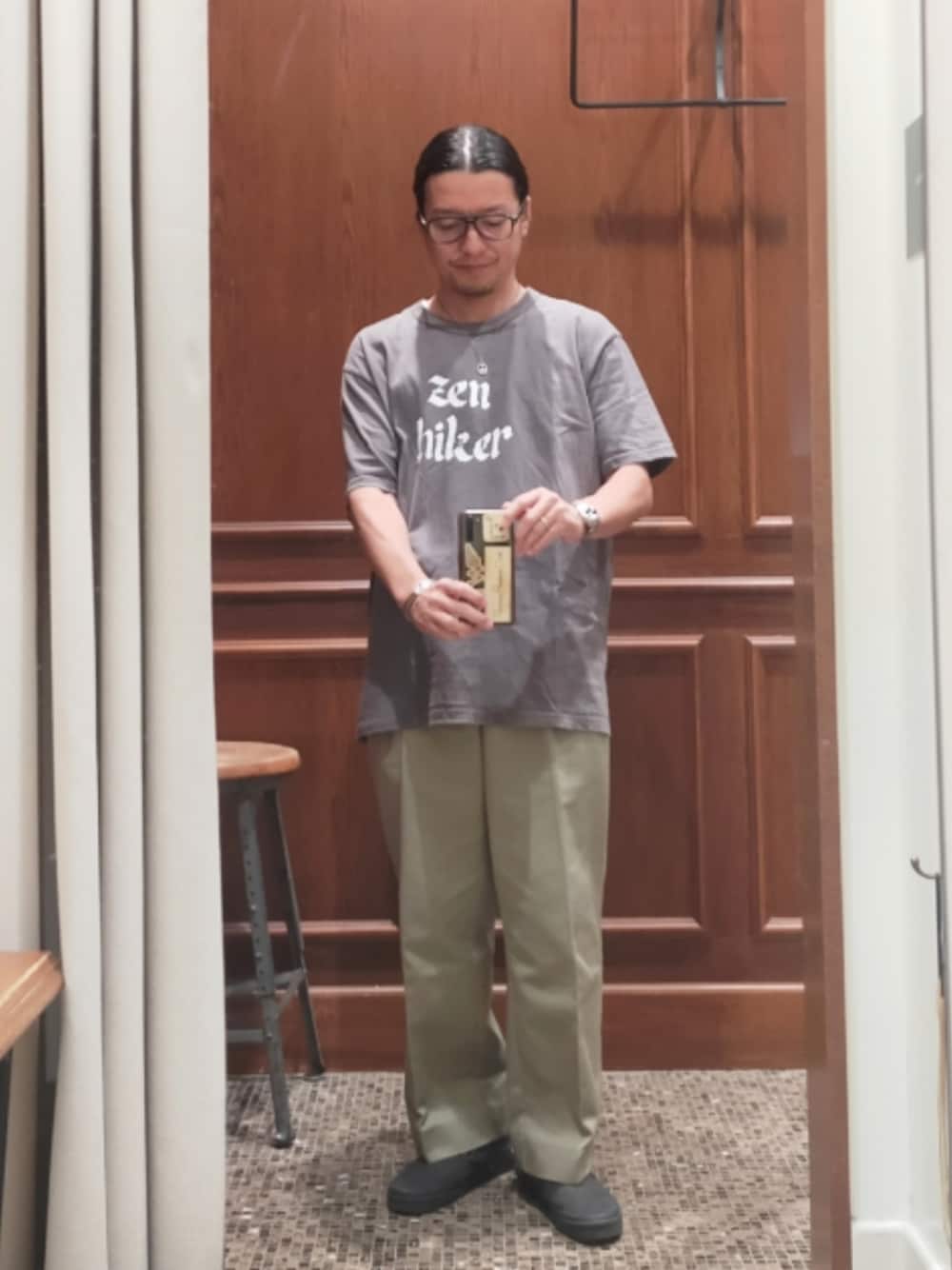 「Tシャツ、tacoma fuji records、チノスラックス、Dickies、UNUSED、スニーカー、スリッポン、VANS、VAINL ARCHIVE、大人カジュアル、シンプル、ootd、アウトドア、ストリート」｜「TACOMA FUJI RECORDSの＜TACOMA FUJI RECORDS＞ ZEN HIKER SS TEE/Tシャツ（Tシャツ/カットソー、グレー系）」を使った、D.nakamuraさん（メンズ・167cm）の夏コーディネートの1枚目の写真