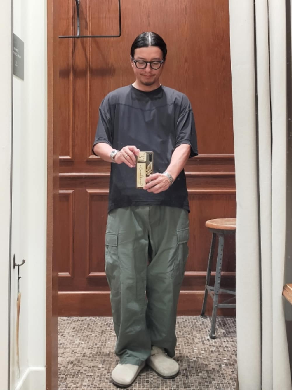 「Tシャツ、sandwaterr、カーゴパンツ、propper、レザーサンダル、birkenstock、boston、大人カジュアル、シンプル、ootd、ブラック、オリーブ、ベージュ、ミリタリー、夏コーデ」｜「sandwaterrのアイテム（Tシャツ/カットソー、ブラック系）」を使った、D.nakamuraさん（メンズ・167cm）の夏コーディネートの1枚目の写真