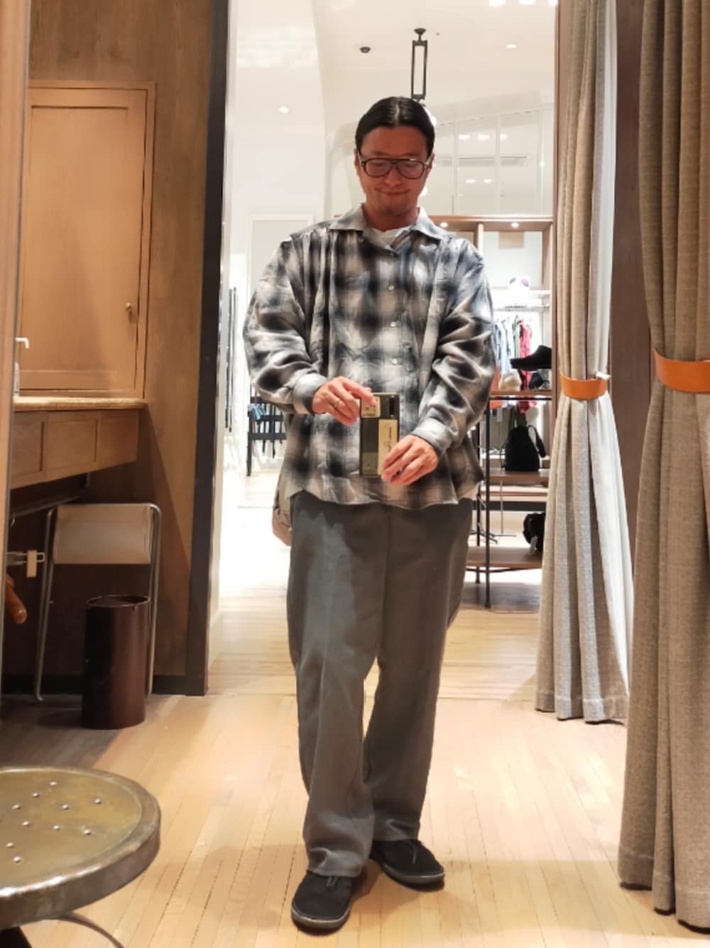 「チェックシャツ、オンブレチェック、aie、ワークパンツ、Dickies、デザートブーツ、clarks、オトナカジュアル、大人カジュアル、シンプル、ootd、モノトーン、秋コーデ、今日のコーデ、大人コーデ」｜「AiEのアイテム（シャツ/ブラウス、ブラック系）」を使った、D.nakamuraさん（メンズ・170cm）の秋コーディネートの1枚目の写真