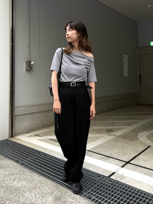 【限定値下げ】web完売 thetoe オフショルトップス 2color 】ウエストレースカットアウトオフショルトップス
