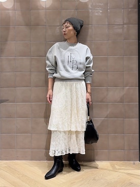 「A part by（アパートバイ）の【LA FINE BOUCHEコラボ】ロゴショートスウェット（スウェット、グレー系）」を使った、yato-miさん（レディース・158cm）の秋コーディネート