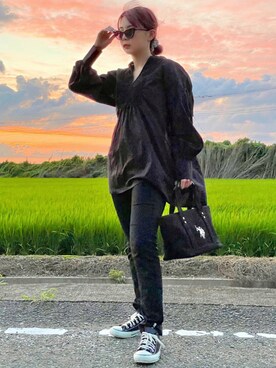 スニーカーを使った 黒スキニー のレディース人気ファッションコーディネート Wear