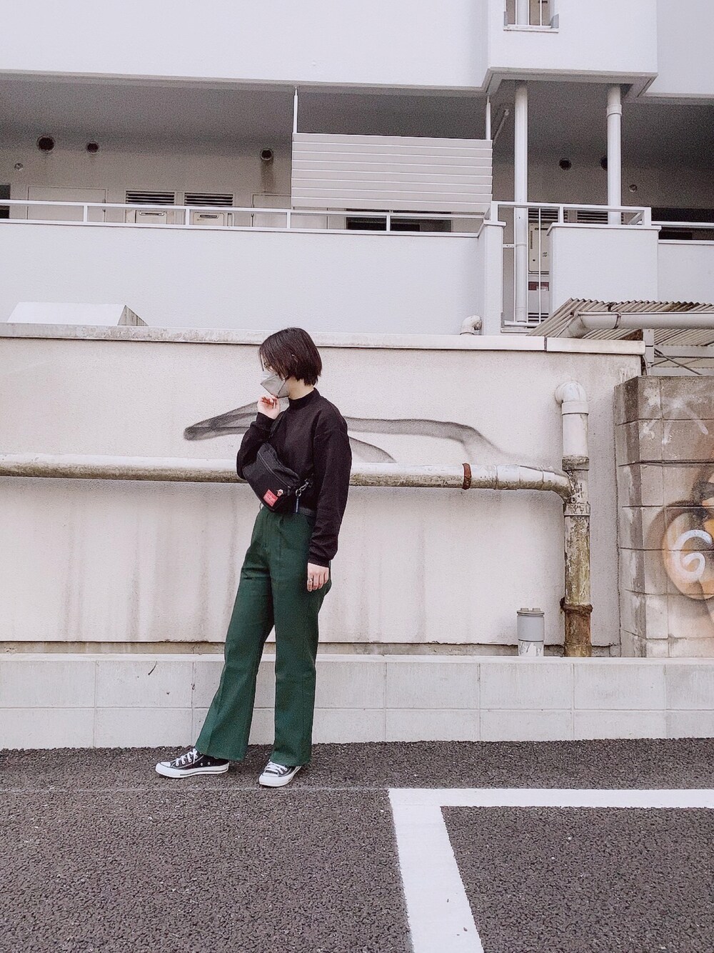 「UNIQLO、カジュアルコーデ、だから秋服が好き」｜「UNIQLOのモックネックT（長袖）（Tシャツ/カットソー、ブラック系）」を使った、やましさん（レディース・168cm）の秋コーディネートの1枚目の写真