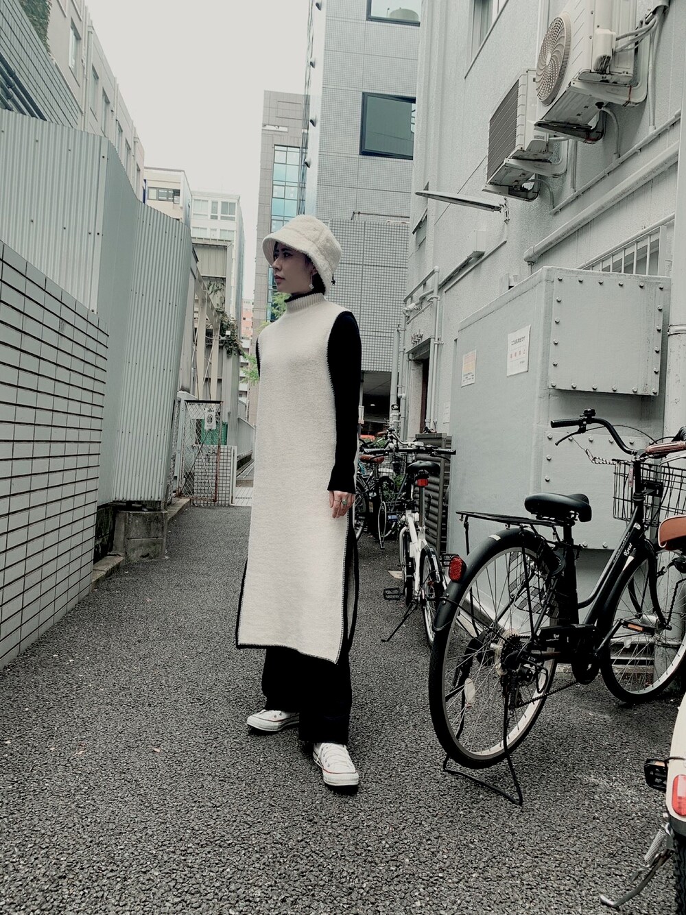 「ZARA、ニットコーデ、カジュアルコーデ」｜「ZARAのアイテム（ニット/セーター、ホワイト系）」を使った、やましさん（レディース・168cm）の秋コーディネートの1枚目の写真