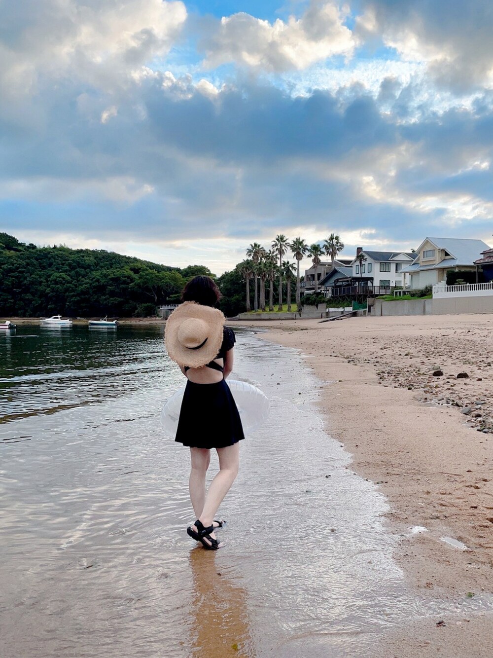 「夏、夏コーデ、水着」｜「OSYAREVOのユニークカット ワンピース水着（水着、ブラック系）」を使った、やましさん（レディース・168cm）の夏コーディネートの1枚目の写真