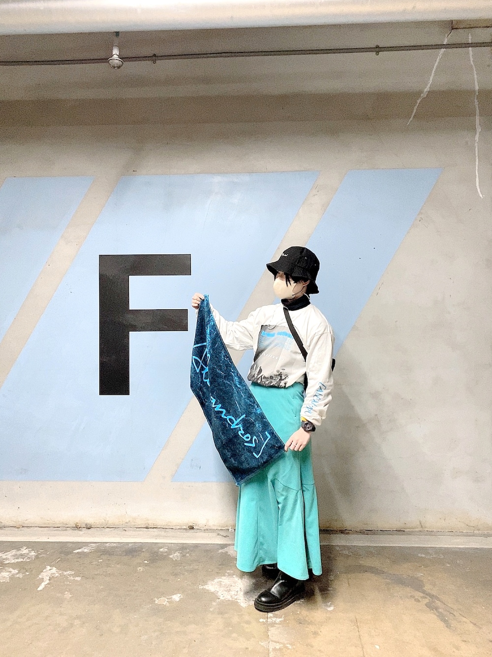「フェスコーデ、冬のコーデ、スカートコーデ」｜「PAGEBOYのコールテンマーメイドスカート（スカート、グリーン系）」を使った、やましさん（レディース・168cm）の冬コーディネートの1枚目の写真