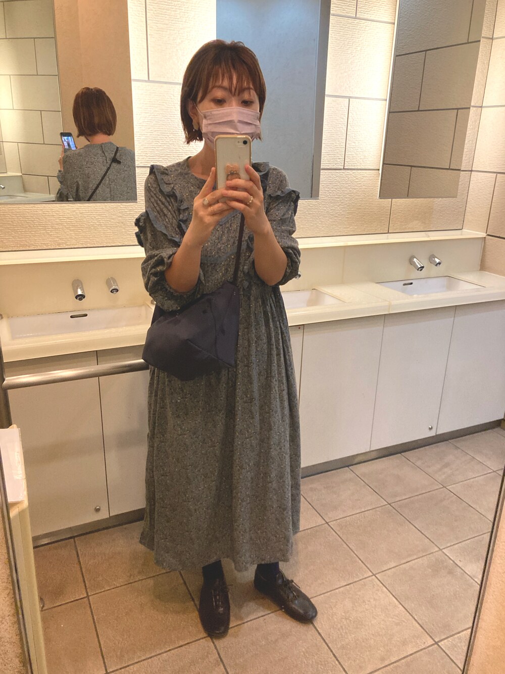 「秋のコーデ、サマンサ モスモス(Samansa Mos2)、小花柄ワンピース」｜「Samansa Mos2の柄アソートフリルワンピース（ワンピース、ブルー系）」を使った、ミモト☺︎さん（レディース・160cm）の秋コーディネートの1枚目の写真