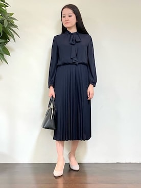 「UNTITLED（アンタイトル）の【フォーマル/洗える】ボウタイ プリーツワンピース（ワンピース、ブルー系）」を使った、カレンさん（レディース・162cm）の冬コーディネート