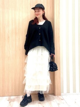 「SHOO・LA・RUE（シューラルー）の【洗濯機可】ふわっと軽く羽織れる オーバーサイズカーディガン（カーディガン/ボレロ、ブラック系）」を使った、ririさん（レディース・161cm）の冬コーディネート