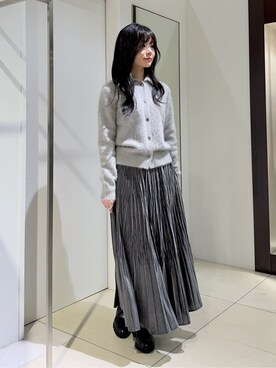 「UNTITLED（アンタイトル）の【ふわふわニット/オンオフ使える】フォックスカシミヤ衿付きカーディガン（カーディガン/ボレロ、グレー系）」を使った、kaoruさんの冬コーディネート