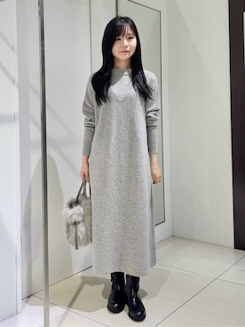 「UNTITLED（アンタイトル）の【ロング丈/ゆったりシルエット】テントライン ニットワンピース（ワンピース、グレー系）」を使った、kaoruさんの秋コーディネート