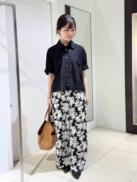 「UNTITLED（アンタイトル）の【前開き/洗える】ショート丈シアーシャツ（シャツ/ブラウス、ブラック系）」を使った、kaoruさんの夏コーディネート