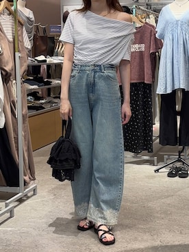 「LOWRYS FARM（ローリーズファーム）のレースデニム　601055（デニムパンツ、ブルー系）」を使った、miさん（レディース・164cm）の夏コーディネート