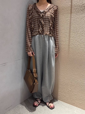「LOWRYS FARM（ローリーズファーム）の【接触冷感・UVカット】カットイージードロストパンツ 1044353（スウェットパンツ、グレー系）」を使った、miさん（レディース・164cm）の夏コーディネート