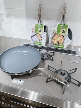 「212 KITCHEN STORE（トゥワントゥキッチンストア）のヴェニスプロ エッグパン ＜GreenPan グリーンパン＞（鍋/フライパン、その他）」を使った、まのちゃんさん（レディース・160cm）の秋コーディネート