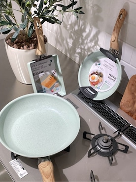 「212 KITCHEN STORE（トゥワントゥキッチンストア）の◆ヒスイ＆ダイヤモンドエッグパン（鍋/フライパン、その他）」を使った、まのちゃんさん（レディース・160cm）の冬コーディネート