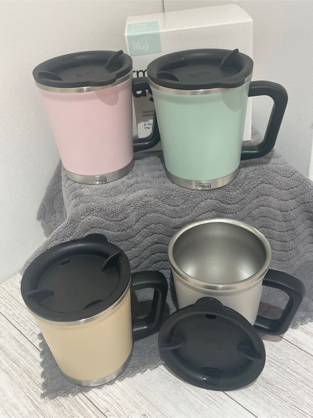その他の食器を着用したレディースの秋コーディネートの1枚目の写真