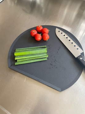 「212 KITCHEN STORE（トゥワントゥキッチンストア）の魔法のまな板S SVGY（キッチンツール、その他）」を使った、まのちゃんさん（レディース・160cm）の春コーディネート