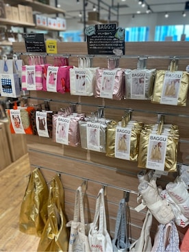 「212 KITCHEN STORE（トゥワントゥキッチンストア）の◆BABY BAGGU PANSY ＜BAGGU バグゥ＞（エコバッグ/サブバッグ、その他）」を使った、まのちゃんさん（レディース・160cm）の夏コーディネート
